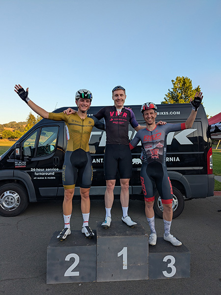 Red Peloton bike racing team